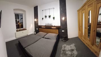 2 makuuhuonetta, silitysrauta/-lauta, vauvan matkasänky, ilmainen Wi-Fi