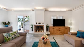 Télévision, cheminée