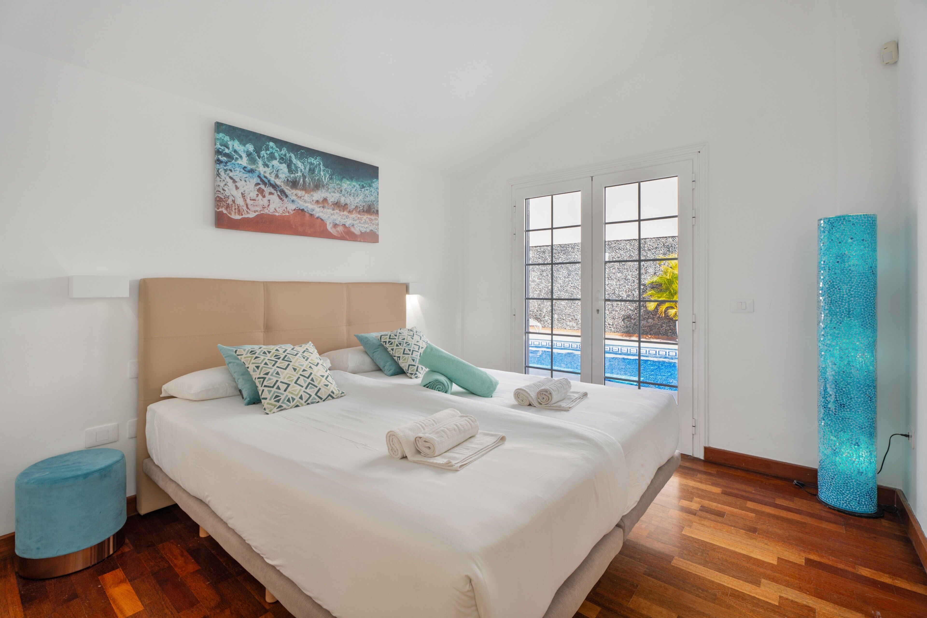 4 slaapkamers, een strijkplank/strijkijzer, gratis wifi, beddengoed