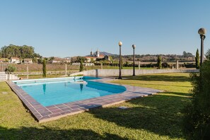Pool - Country House 'Quinta Das Regadas' with Mountain View, Private Pool and Wi-Fi (Rendufe)