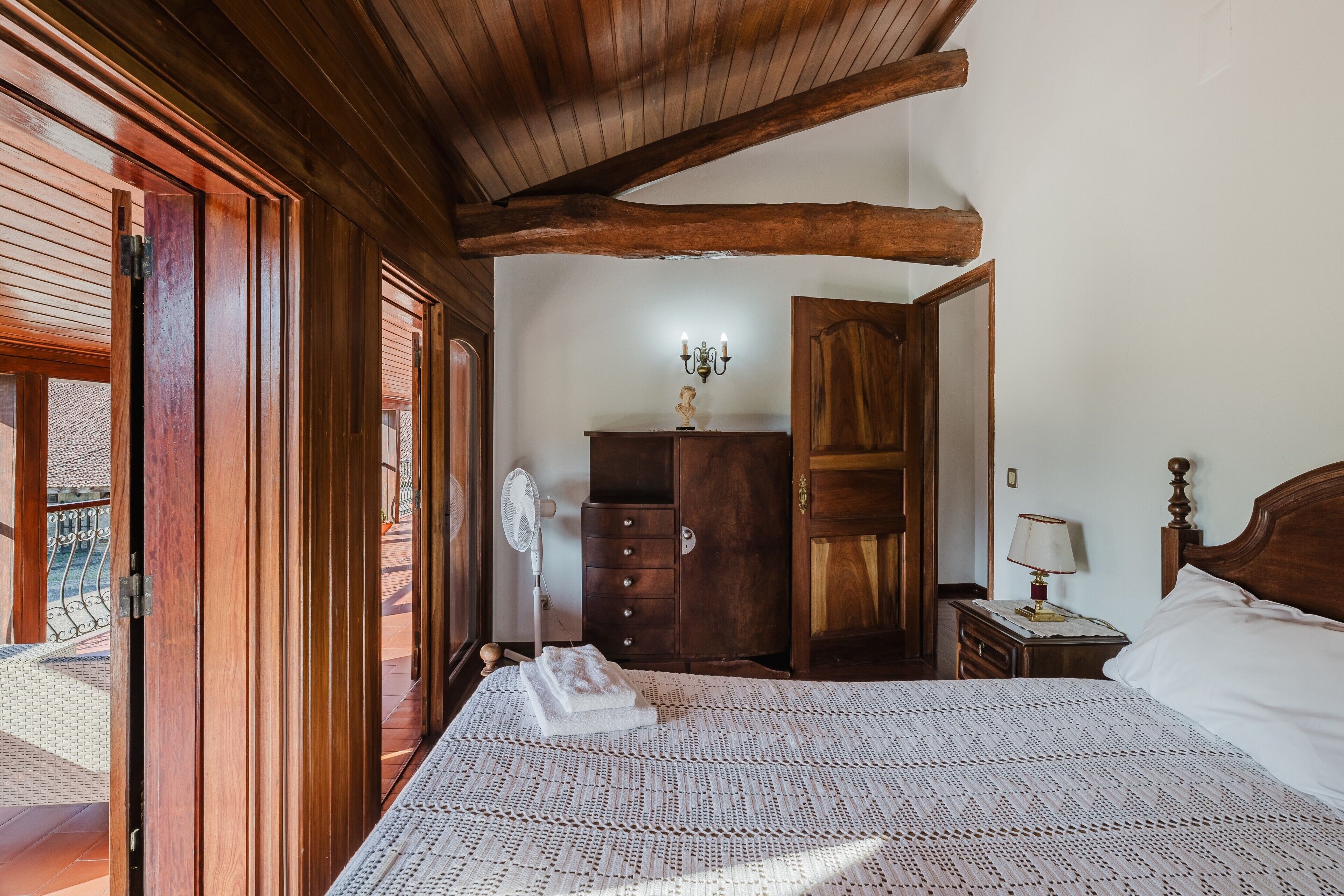 7 bedrooms, iron/ironing board, free WiFi, bed sheets