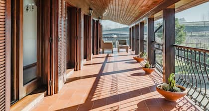 Country House 'Quinta Das Regadas' with Mountain View, Private Pool and Wi-Fi