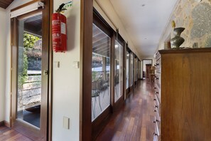 Interior - Country House 'Quinta Da Ataíde' with Mountain View, Wi-Fi, and Air Conditioning (Rendufe)