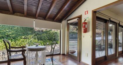 Country House 'Quinta Da Ataíde' with Mountain View, Wi-Fi and Air Conditioning