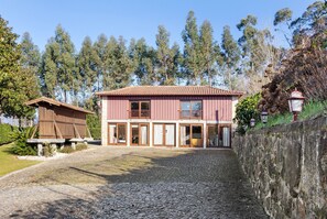 Exterior - Country House 'Quinta Da Ataíde' with Mountain View, Wi-Fi, and Air Conditioning (Rendufe)