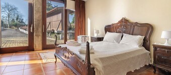 Country House 'Quinta Da Ataíde' with Mountain View, Wi-Fi, and Air Conditioning