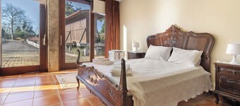 Country House 'Quinta Da Ataíde' with Mountain View, Wi-Fi, and Air Conditioning