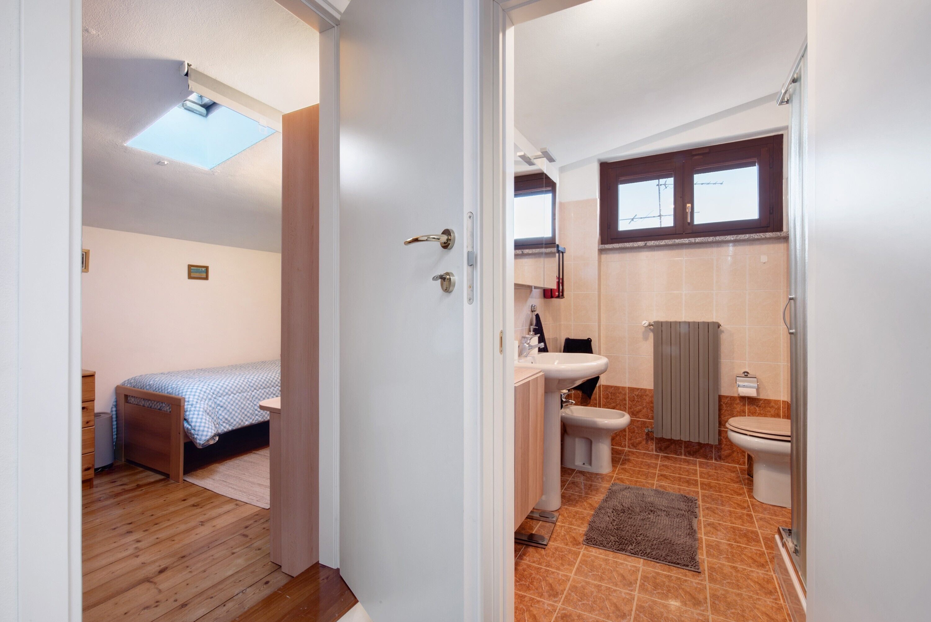 Dusch, hårtork och handdukar