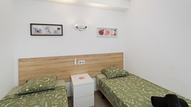 1 bedroom, iron/ironing board, WiFi (free), bed sheets