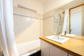 Shower - Apartment 'Lauziere Dessus 50' with Mountain View and Balcony (Les Avanchers-Valmorel)