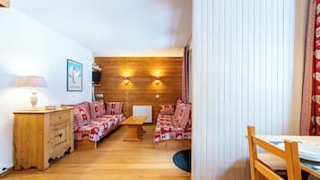 TV, DVD player, ping pong, stereo