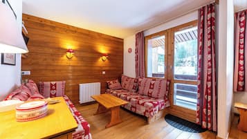 TV, DVD player, ping pong, stereo