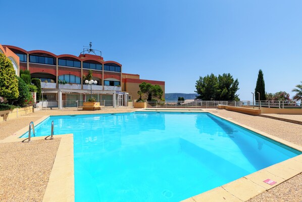 Pool - Apartment 'Coté Mer' with Sea View, Shared Pool and Air Conditioning (Cassis)