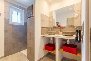 Shower, towels