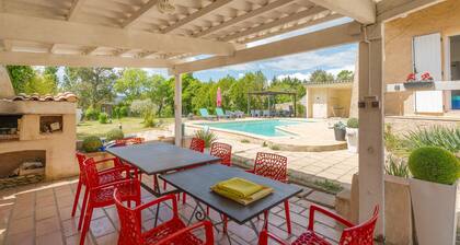 Traditional House 'Coeur De Lavande' with Private Pool, Enclosed Garden, and Wi-Fi