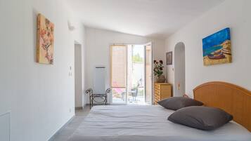 4 chambres, fer et planche à repasser, Wi-Fi gratuit, draps fournis