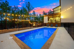 Outdoor pool, a heated pool - Cowabunga Cabin - Pool, Hot Tub, Play Park, Outdoor Kitchen, Shuffleboard (Broken Bow)
