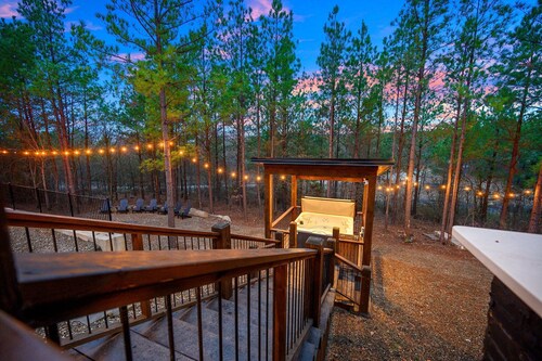 Cowabunga Cabin - Pool, Hot Tub, Play Park, Outdoor Kitchen, Shuffleboard