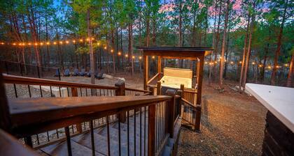 Cowabunga Cabin - Pool, Hot Tub, Play Park, Outdoor Kitchen, Shuffleboard