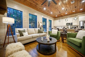 Smart TV, fireplace, stereo