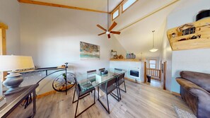 Una Smart TV, una chimenea