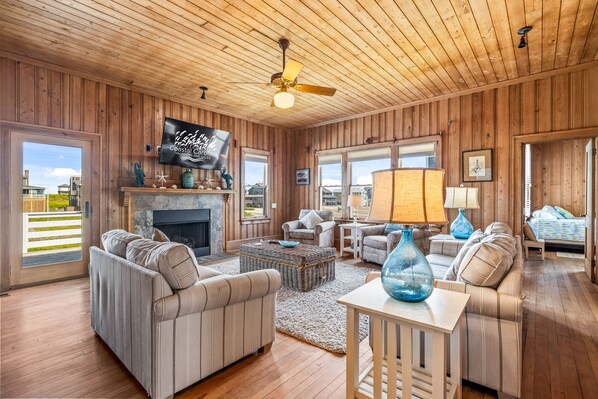Interior - Resting Beach Face: Semi-Oceanfront, Classic Nags Head Flat Top Home, Private Pool, Hot Tub (Nags Head)