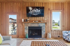 Smart TV, fireplace
