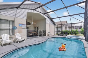 A heated pool - Charming 4bed with Private Pool, Jacuzzi, A/C, WiFi, Cable TV– 5 Min from Disney (Kissimmee)