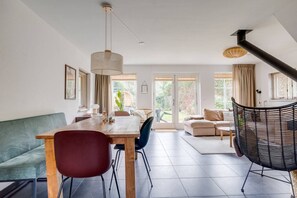 Televisie en een open haard