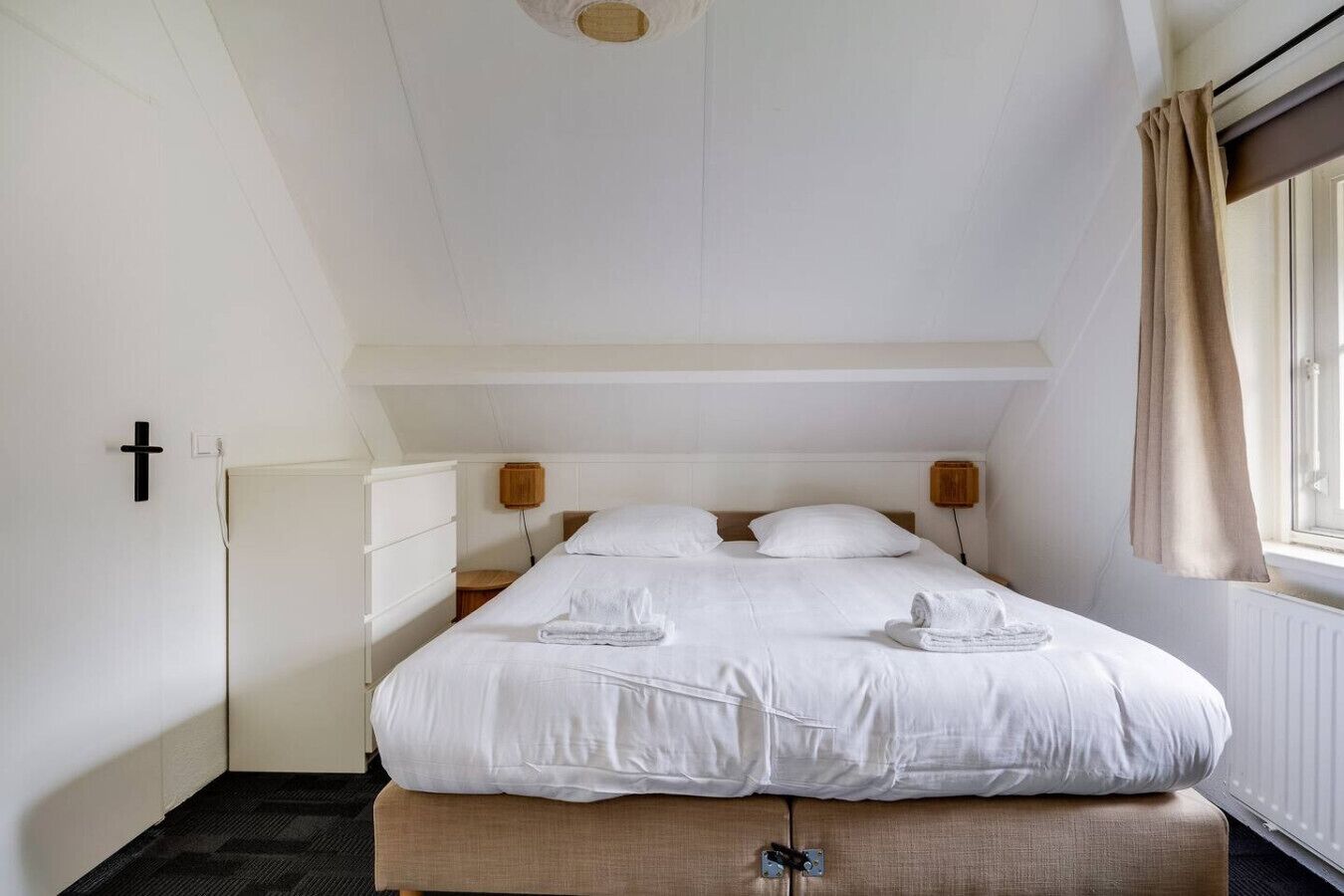 2 slaapkamers, een strijkplank/strijkijzer, wifi, beddengoed