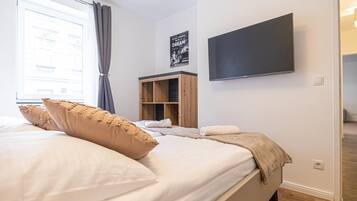 1 bedroom, bed sheets