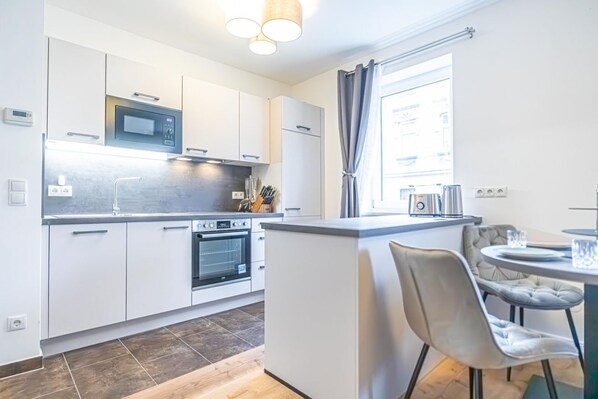 Fridge, microwave, oven, stovetop