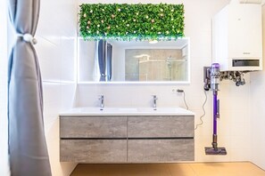 Shower, hair dryer, shampoo