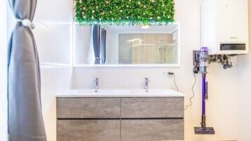 Shower, hair dryer, shampoo