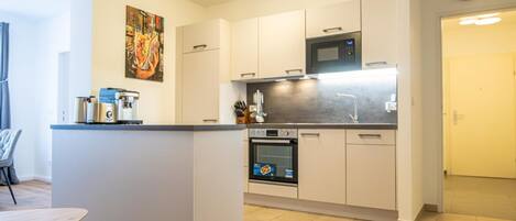 Fridge, microwave, oven, coffee/tea maker