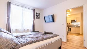 2 bedrooms, desk, WiFi, bed sheets