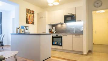 Fridge, microwave, oven, coffee/tea maker