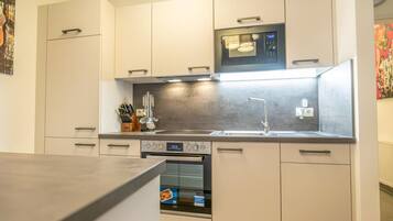 KylskÄp, mikrovÄgsugn, ugn och kaffe- och tebryggare