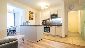 Fridge, microwave, oven, coffee/tea maker