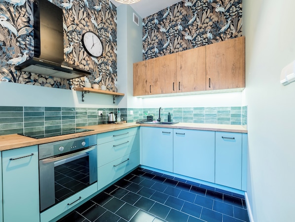 Fridge, oven, stovetop