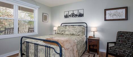 3 bedrooms, desk, free WiFi, bed sheets