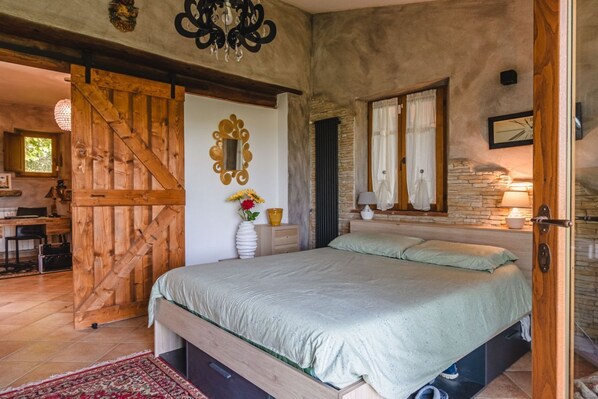 3 bedrooms, iron/ironing board, travel crib, WiFi