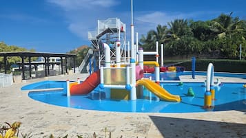 室外游泳池