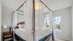 Room - The Cobalt - Spacious & Family-Friendly, West End (Calgary)