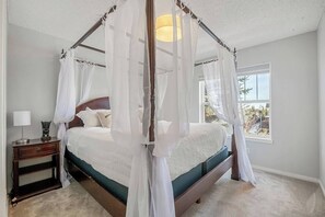 4 bedrooms, iron/ironing board, WiFi, bed sheets