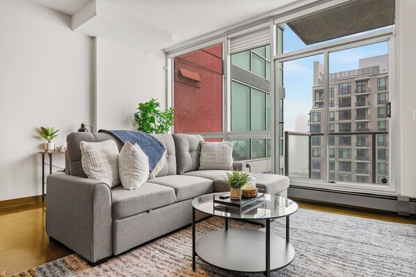 TV - The Pinnacle - Steps to Stephen Ave & Stampede! (Calgary)