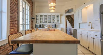 Paradise Loft | 3/2.5, King Beds, Heart of Downtown, Full Kitchen/Wet Bar, Streaming TV