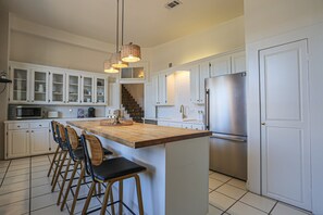 Fridge, microwave, dishwasher, coffee/tea maker