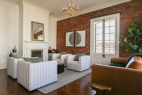 Paradise Loft | 3/2.5, King Beds, Heart of Downtown, Full Kitchen/Wet Bar, Streaming TV