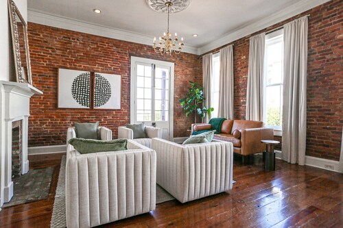 Paradise Loft | 3/2.5, King Beds, Heart of Downtown, Full Kitchen/Wet Bar, Streaming TV